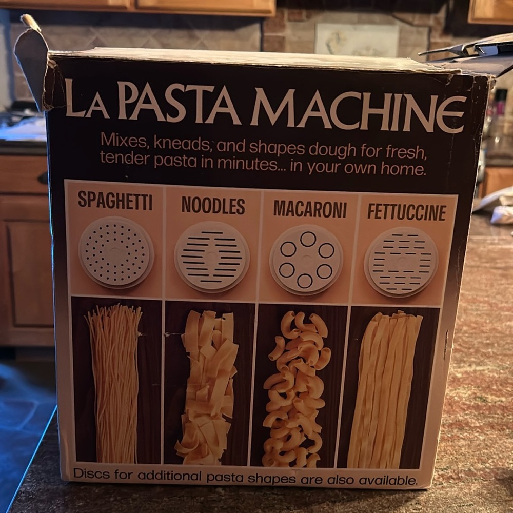 La Pasta Machine by Moulinex electric pasta machine-works like new!